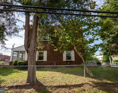 529 N Payne Street - Photo Thumbnail 1