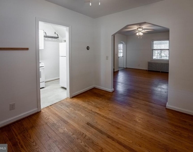 529 N Payne Street - Photo Thumbnail 9