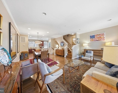 912 N Alfred Street - Photo Thumbnail 4