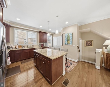 912 N Alfred Street - Photo Thumbnail 13