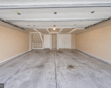 912 N Alfred Street - Photo Thumbnail 39