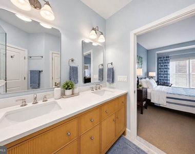 912 N Alfred Street - Photo Thumbnail 21