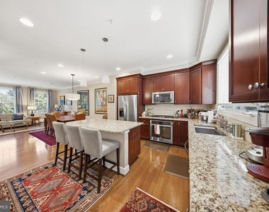 912 N Alfred Street - Photo Thumbnail 9