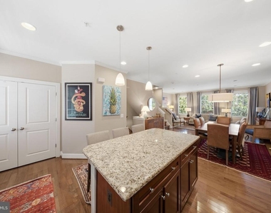 912 N Alfred Street - Photo Thumbnail 12