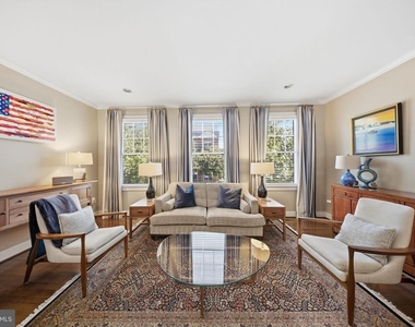 912 N Alfred Street - Photo Thumbnail 8