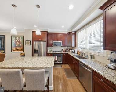 912 N Alfred Street - Photo Thumbnail 11
