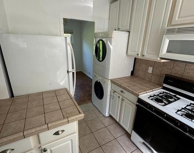 3212 Valley Drive - Photo Thumbnail 6