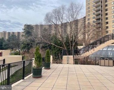 205 Yoakum Parkway - Photo Thumbnail 45