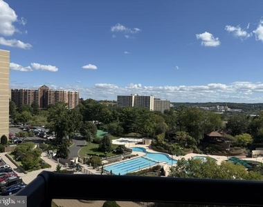 205 Yoakum Parkway - Photo Thumbnail 36