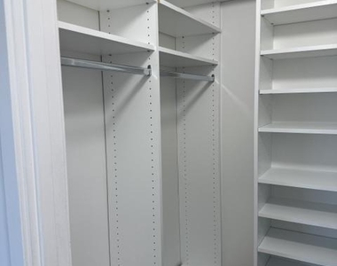 205 Yoakum Parkway - Photo Thumbnail 25