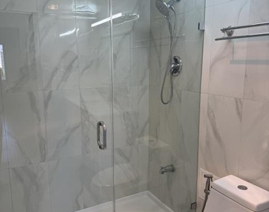 205 Yoakum Parkway - Photo Thumbnail 18