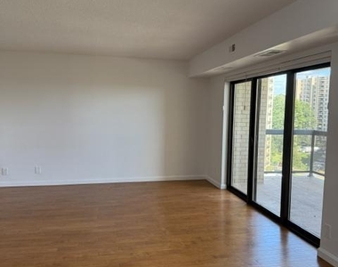 205 Yoakum Parkway - Photo Thumbnail 7