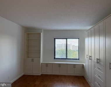 205 Yoakum Parkway - Photo Thumbnail 24
