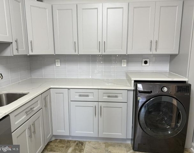 205 Yoakum Parkway - Photo Thumbnail 2