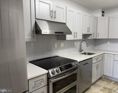 205 Yoakum Parkway - Photo Thumbnail 4