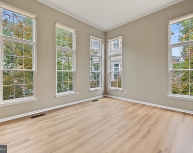 5022 Barbour Drive - Photo Thumbnail 4