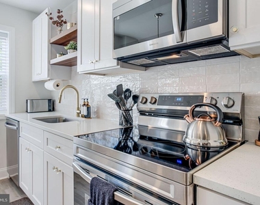 3107 Montrose Avenue - Photo Thumbnail 2