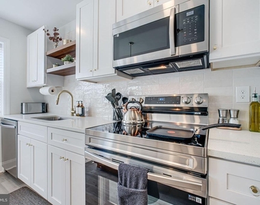 3107 Montrose Avenue - Photo Thumbnail 8