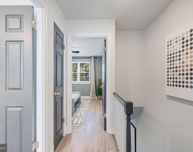 3107 Montrose Avenue - Photo Thumbnail 21