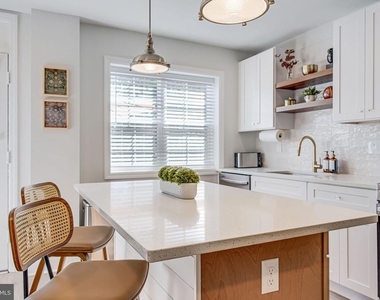 3107 Montrose Avenue - Photo Thumbnail 14