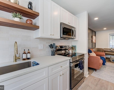 3107 Montrose Avenue - Photo Thumbnail 1