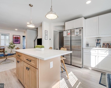 3107 Montrose Avenue - Photo Thumbnail 10
