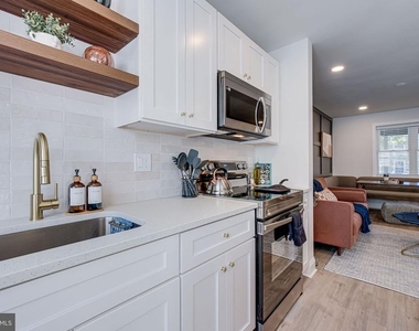 3107 Montrose Avenue - Photo Thumbnail 11