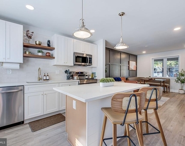 3107 Montrose Avenue - Photo Thumbnail 12