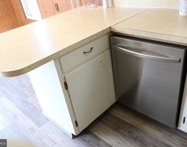 442 Summit Avenue - Photo Thumbnail 12