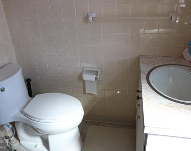 442 Summit Avenue - Photo Thumbnail 24