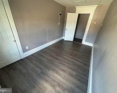 409 Broad Street W - Photo Thumbnail 6