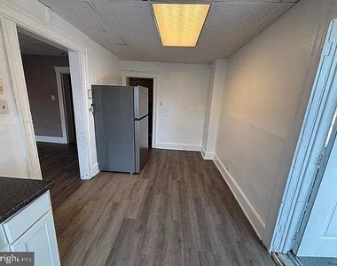 409 Broad Street W - Photo Thumbnail 3