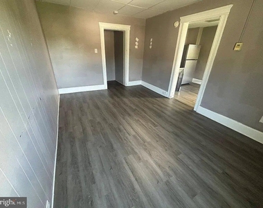 409 Broad Street W - Photo Thumbnail 8