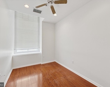 1050 E Montgomery Avenue - Photo Thumbnail 8