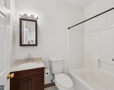 1050 E Montgomery Avenue - Photo Thumbnail 7