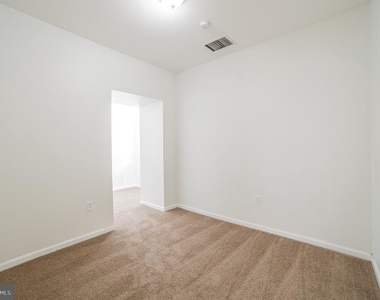 1050 E Montgomery Avenue - Photo Thumbnail 5
