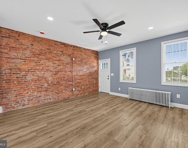 4512 E Stiles Street - Photo Thumbnail 3