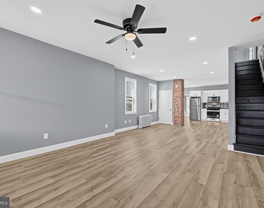 4512 E Stiles Street - Photo Thumbnail 4