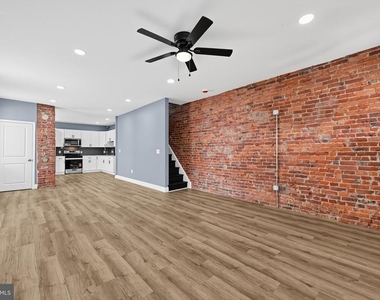 4512 E Stiles Street - Photo Thumbnail 2