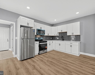 4512 E Stiles Street - Photo Thumbnail 8