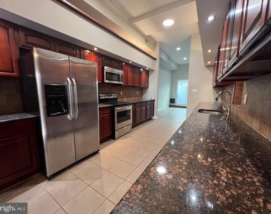 1302 N Randolph Street - Photo Thumbnail 3