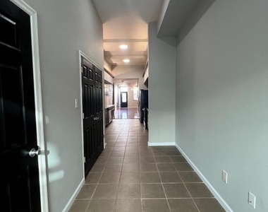 1302 N Randolph Street - Photo Thumbnail 14