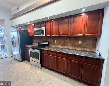 1302 N Randolph Street - Photo Thumbnail 2