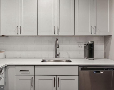 875 Sansom Street - Photo Thumbnail 8