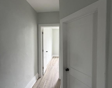 1527 S 29th Street - Photo Thumbnail 9