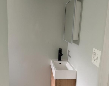 1527 S 29th Street - Photo Thumbnail 3