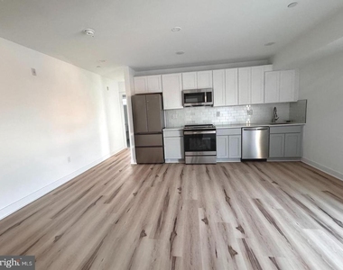 215 N 9th Street - Photo Thumbnail 5