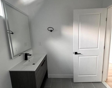 215 N 9th Street - Photo Thumbnail 12