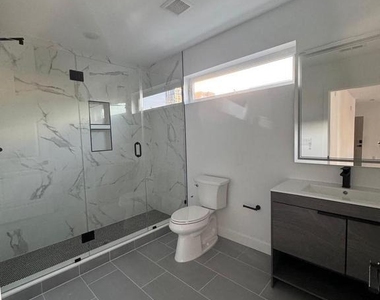 215 N 9th Street - Photo Thumbnail 13