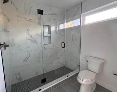 215 N 9th Street - Photo Thumbnail 11